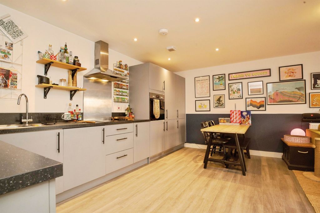 Property photo 2 of 27