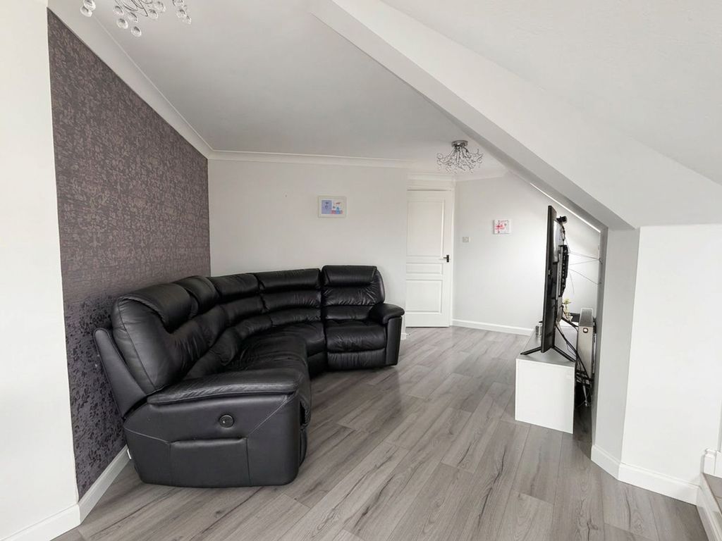 Property photo 3 of 24