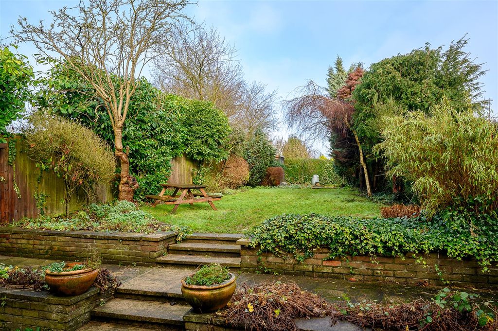 Property photo 2 of 23 Garden