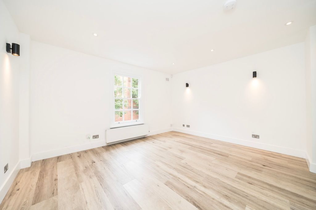 Property photo 2 of 11 Picture No. 01