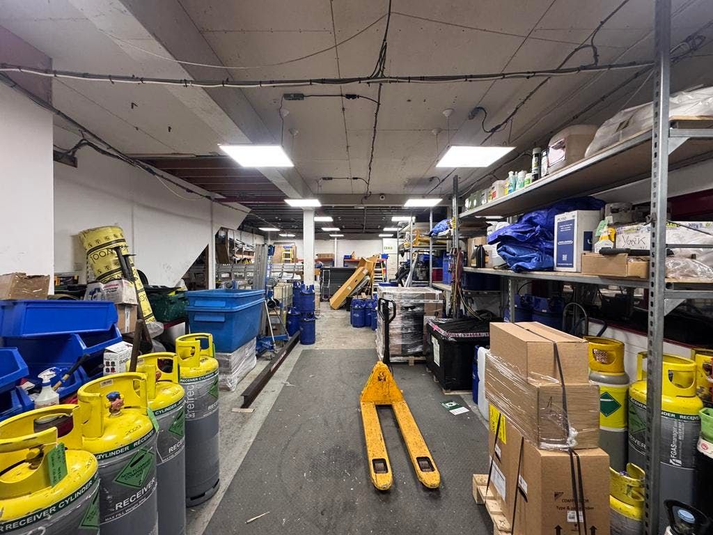 Property photo 2 of 11 5 Metro Centre (2).Jpg