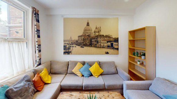 Property photo 3 of 8 Kw1Frc7Ar7K-Living_Room.Webp