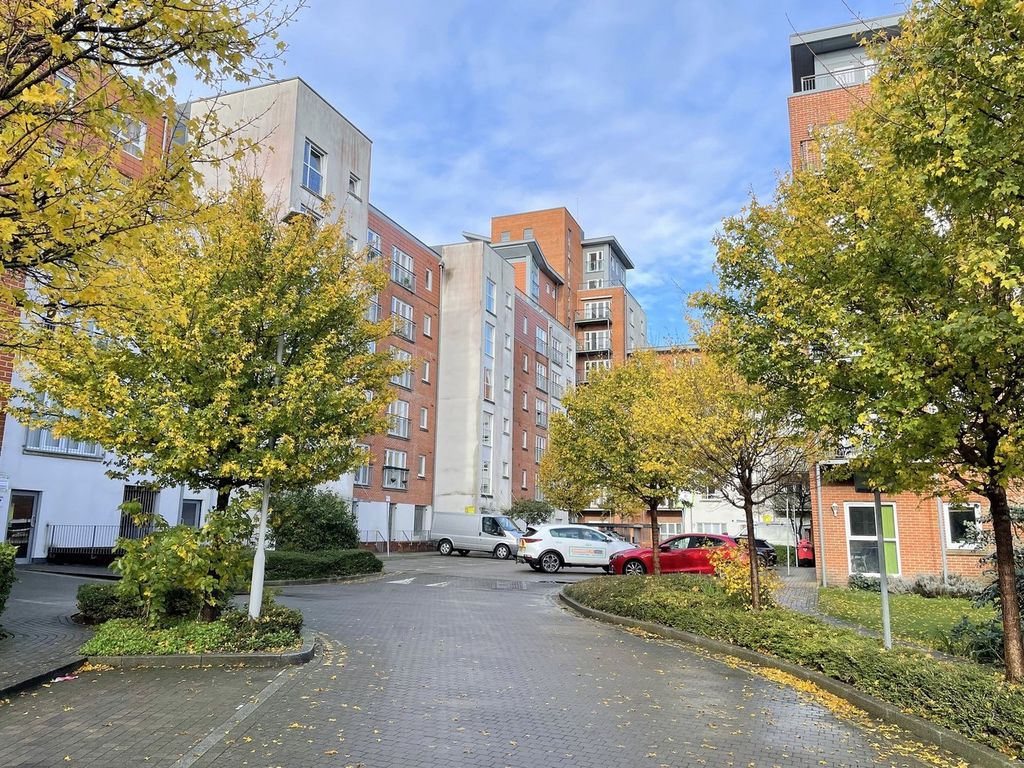 Property photo 1 of 21