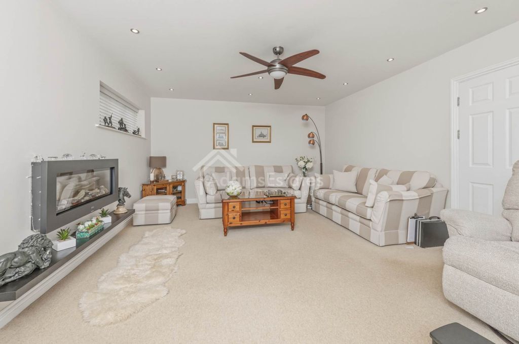 Property photo 3 of 31