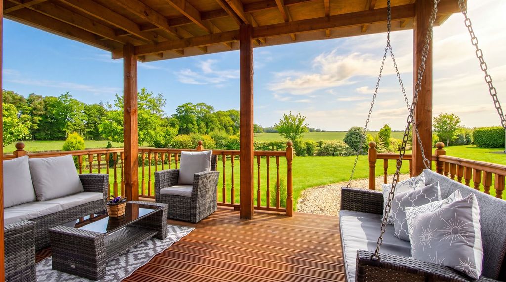 Property photo 3 of 52 Summer House Deck