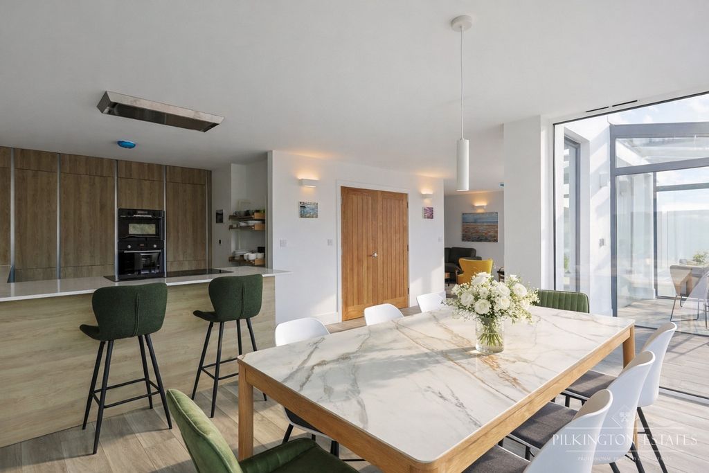 Property photo 3 of 36 4826125