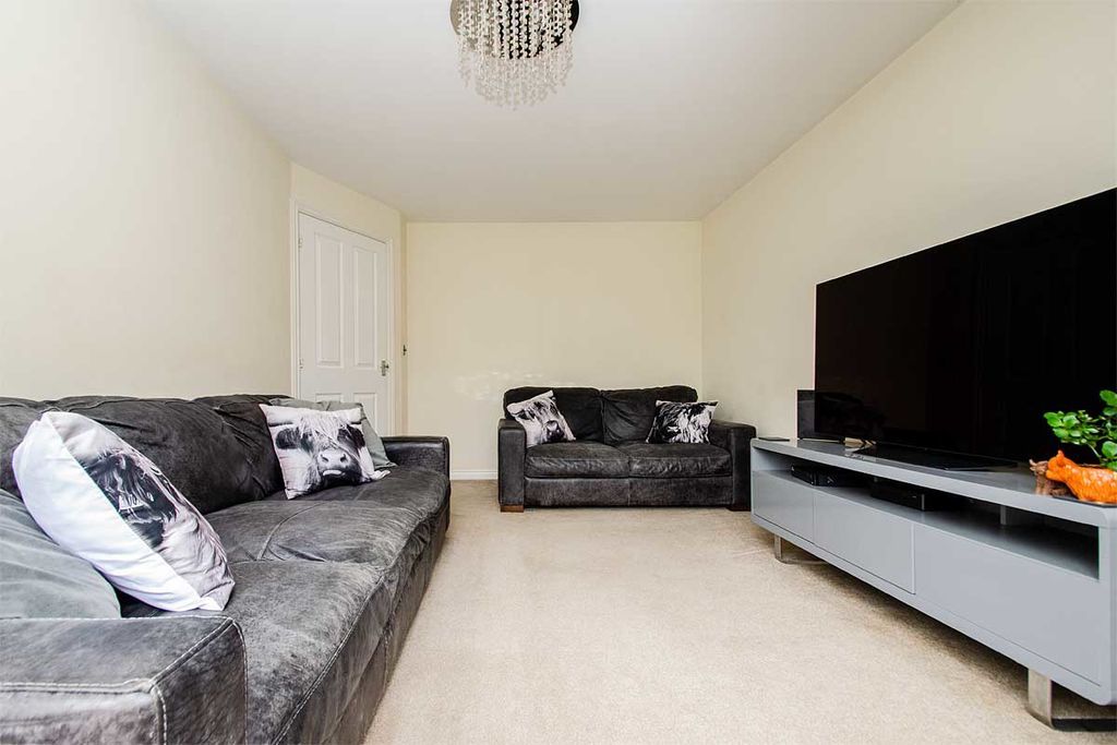 Property photo 3 of 19 Photo 13