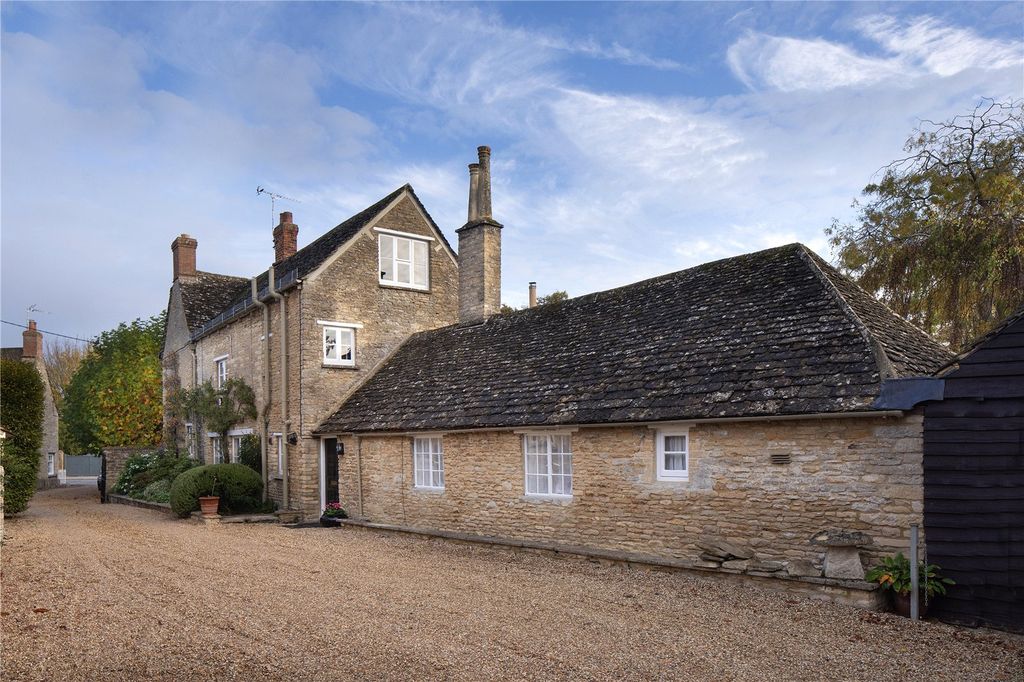 Property photo 3 of 14 Side Elevation