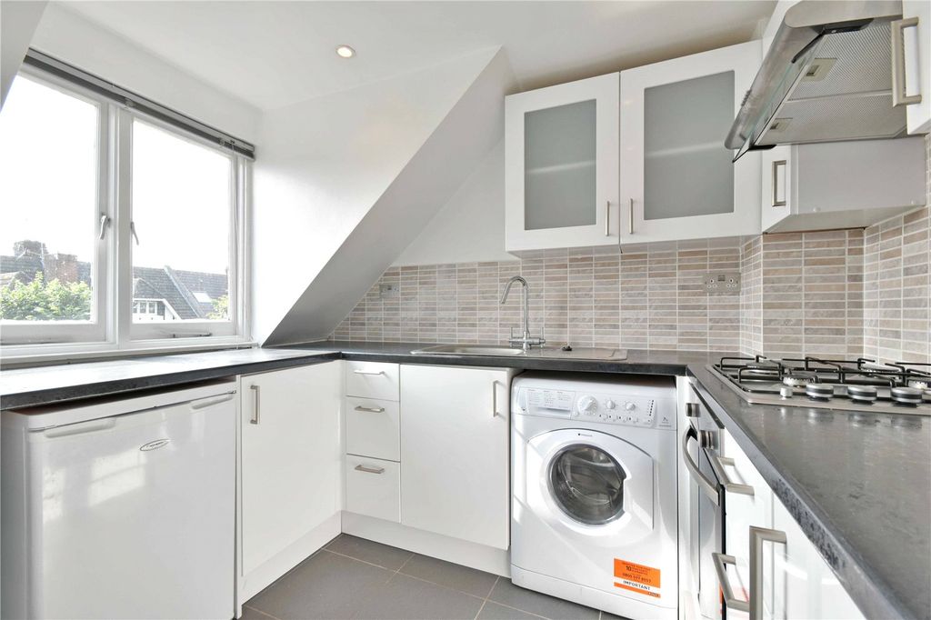 Property photo 2 of 8 Picture No. 21