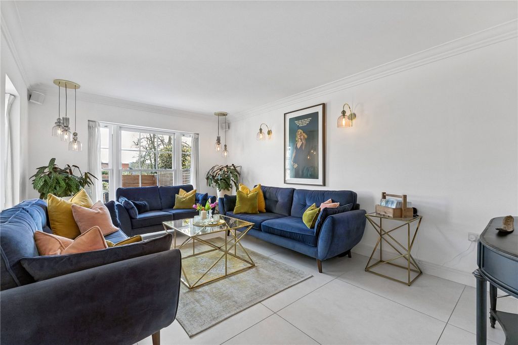 Property photo 2 of 15 Sitting Room