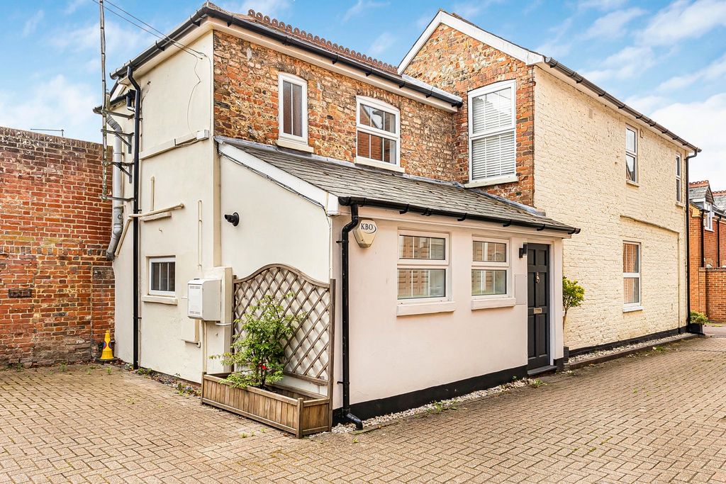 Property photo 1 of 18 11_85005