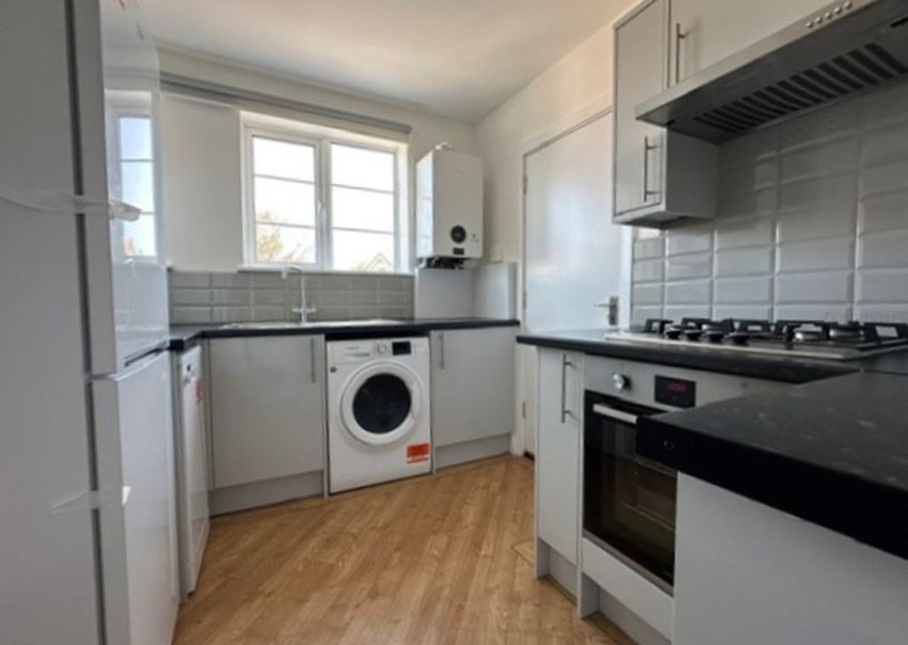 Property photo 3 of 12 Kitchen