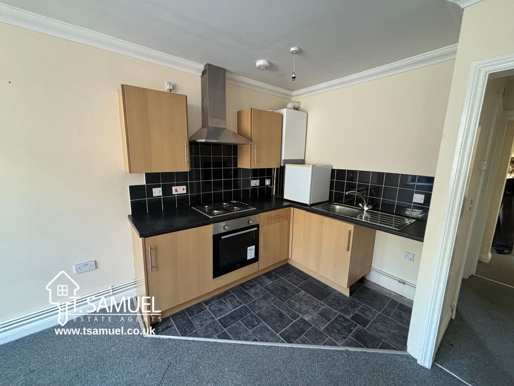 Property photo 3 of 17 Kitchen