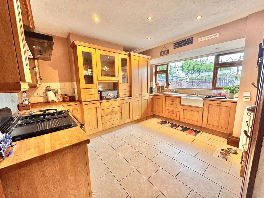 Property photo 3 of 32