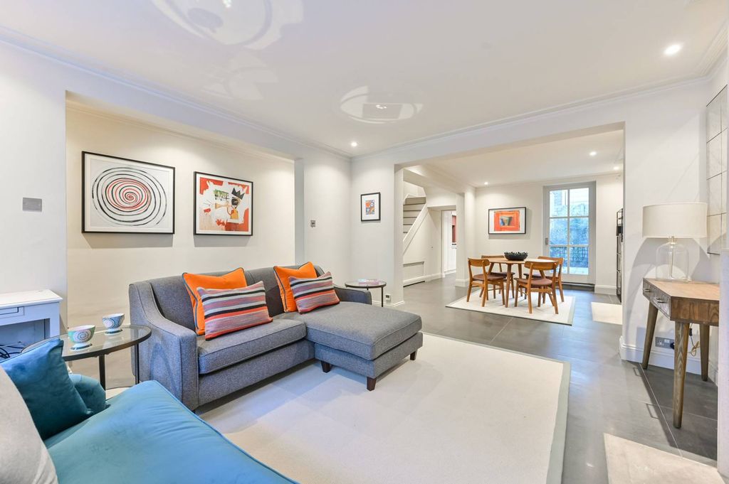 Property photo 2 of 21