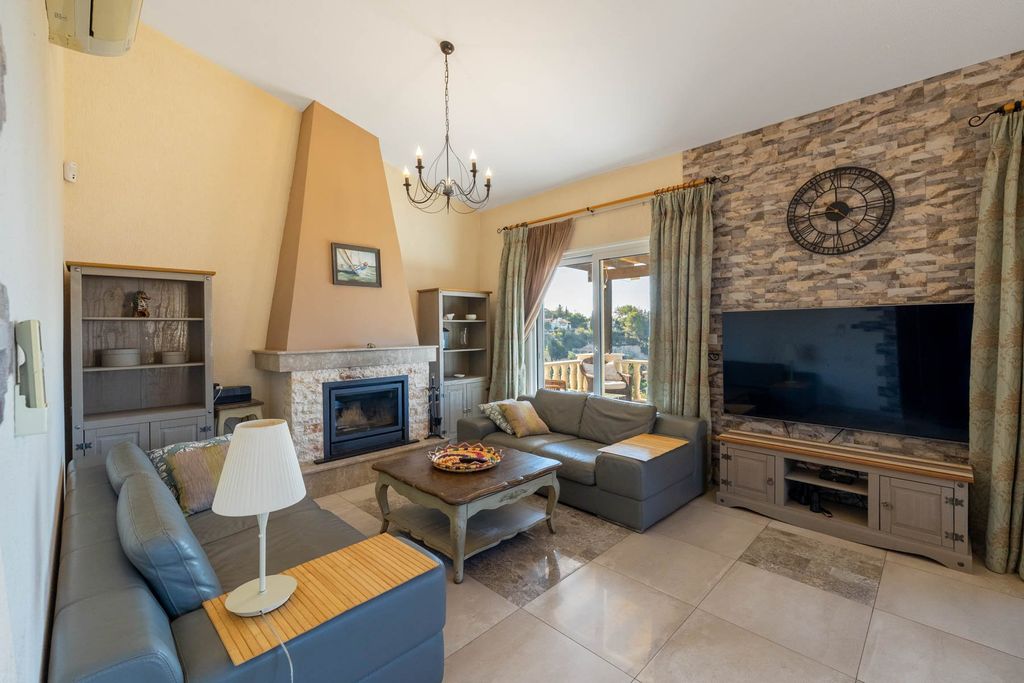 Property photo 2 of 30