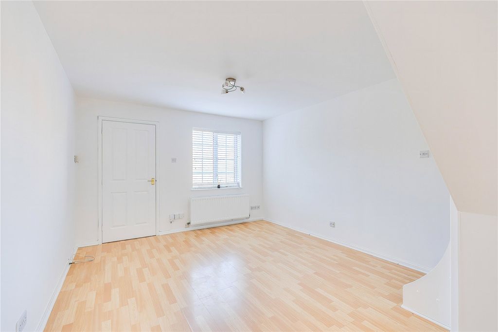 Property photo 2 of 21 Picture No. 16