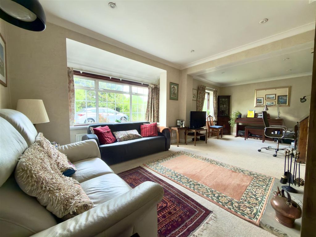 Additional image 38 of 4 bed detached house for saleHorsham Road, Crawley RH11
