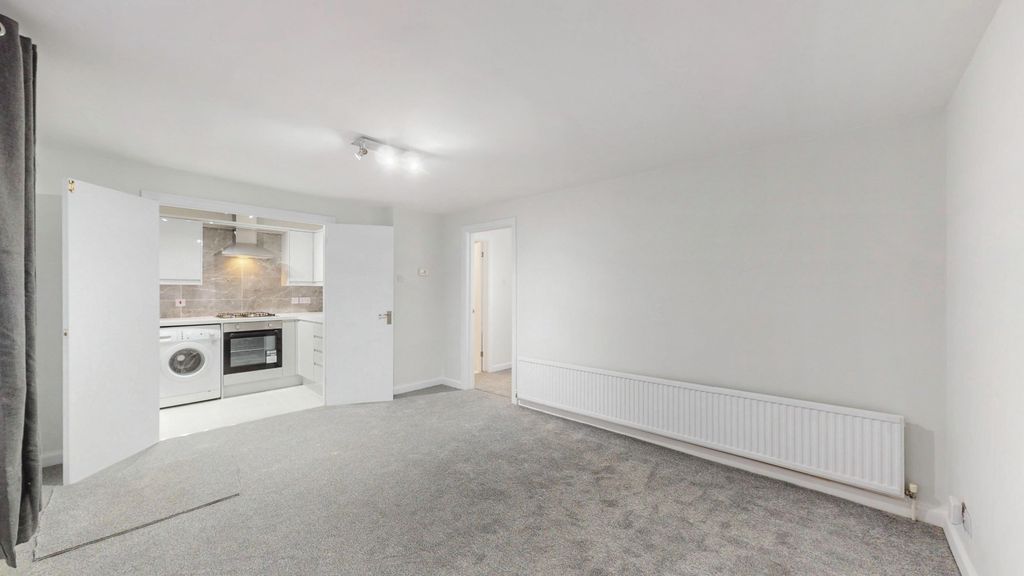 Property photo 2 of 15 4752953