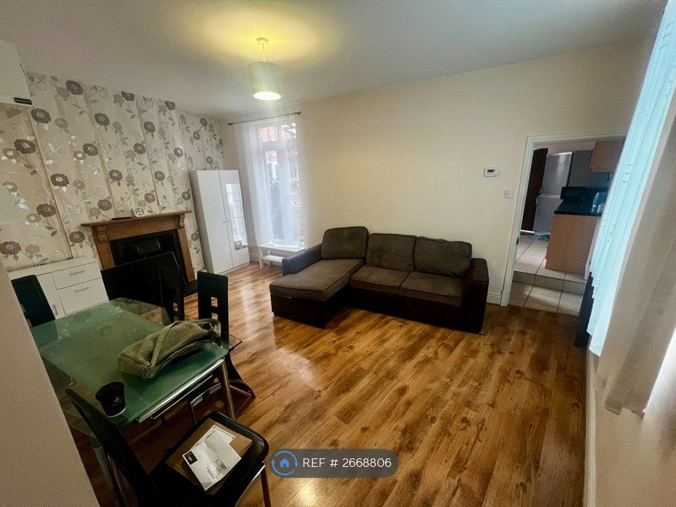 Property photo 3 of 10 Living Room