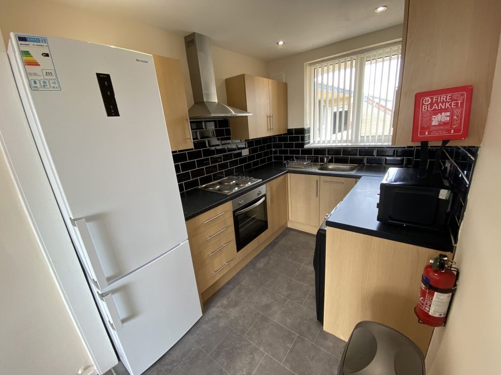 Property photo 2 of 6 Kitchen