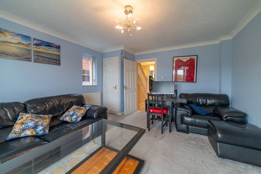 Property photo 2 of 12