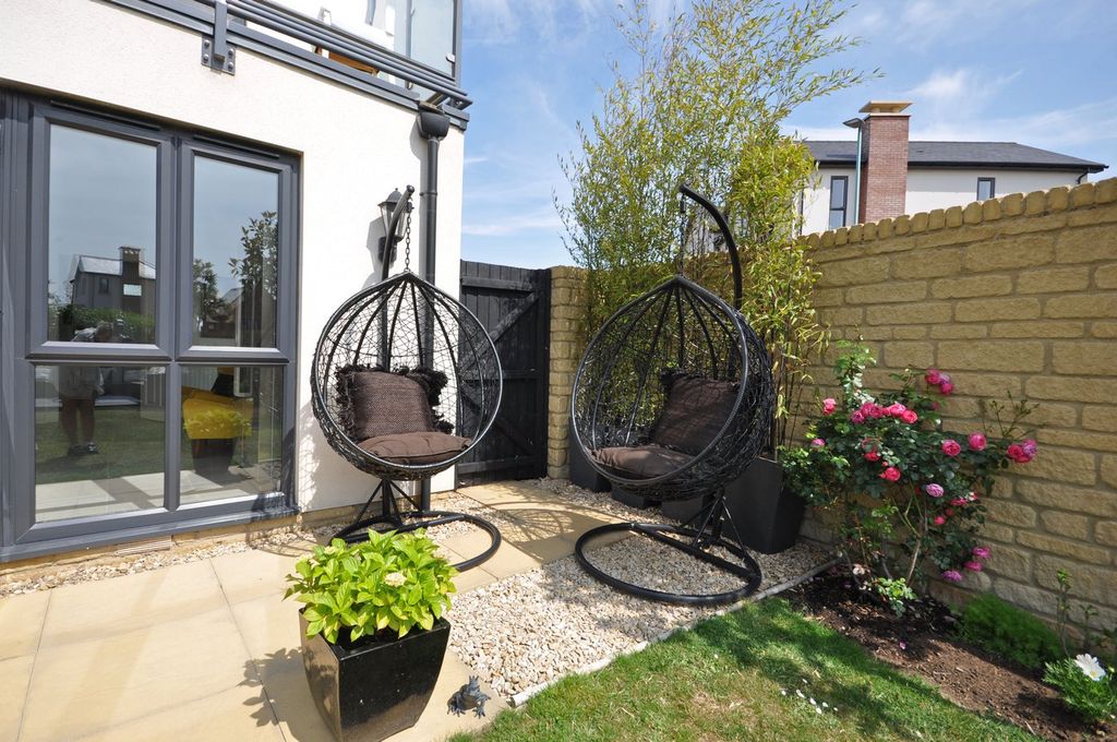 Property photo 2 of 21