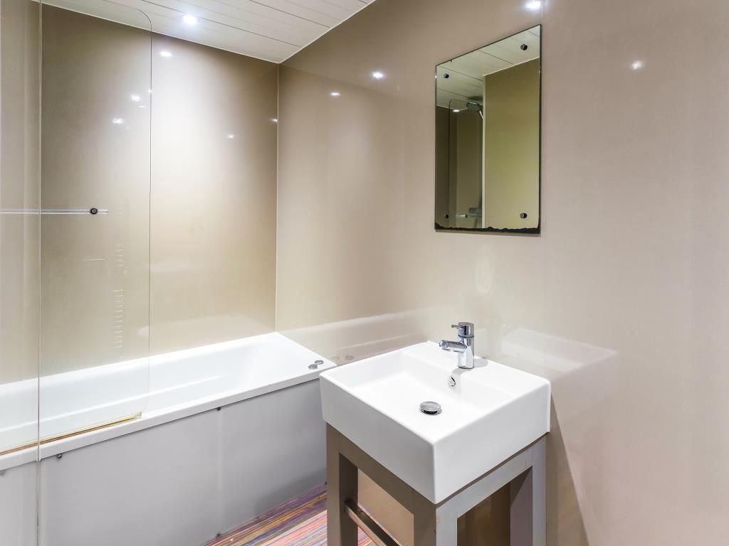 Property photo 3 of 6 Photo 2