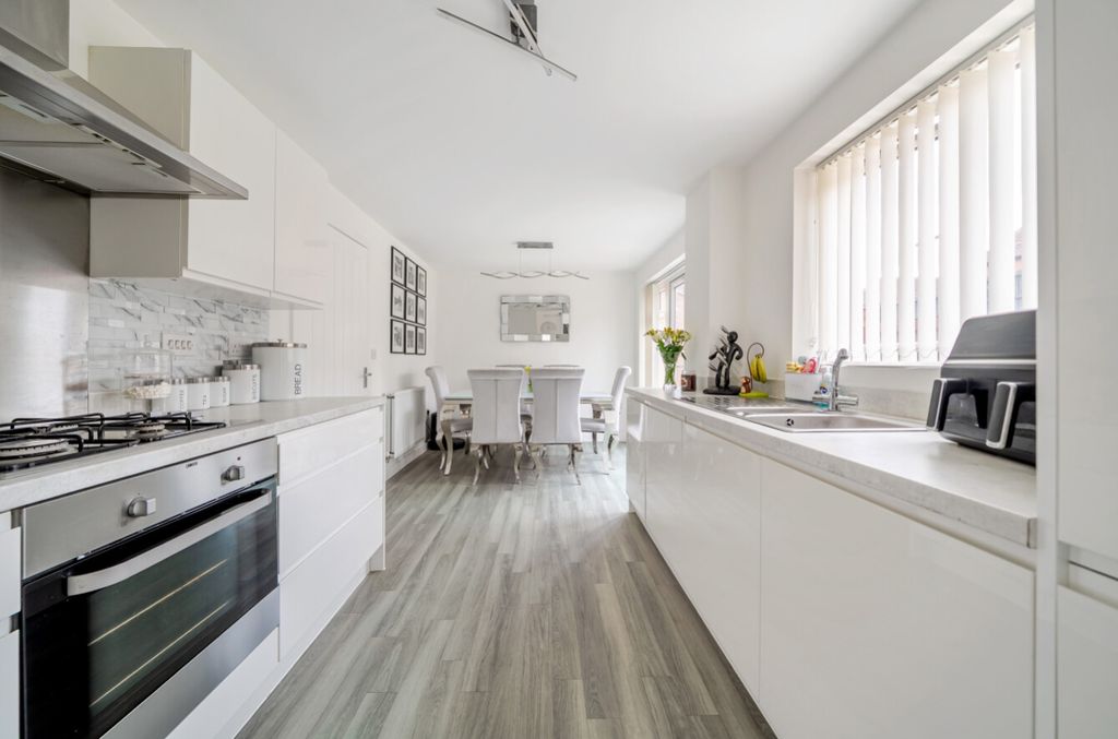 Property photo 3 of 28 1481521-1-6A33dc2E54F12
