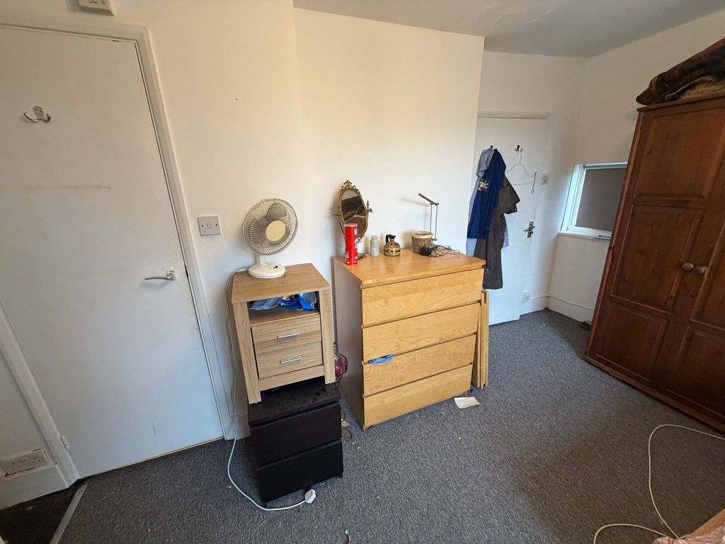 Property photo 3 of 5