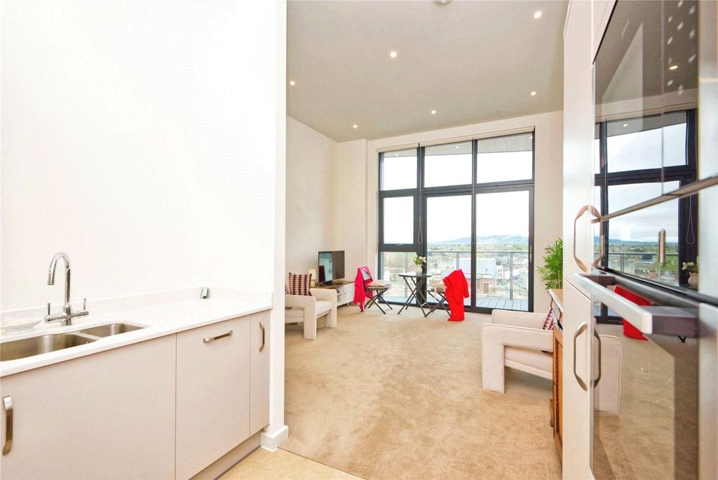 Property photo 2 of 17 Picture No. 08