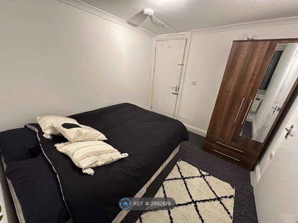 Property photo 2 of 9 Room 3