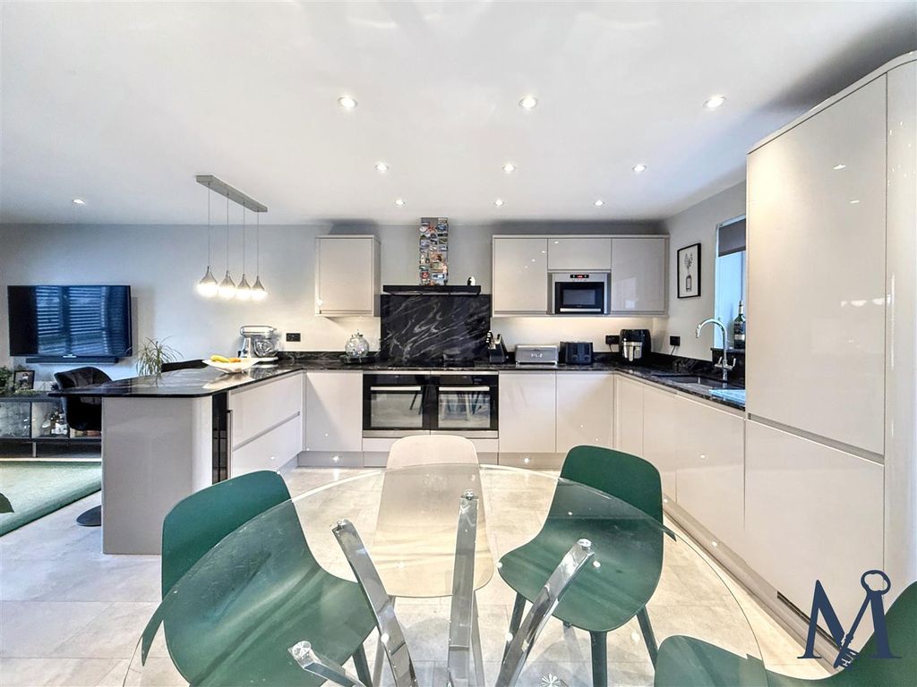 Property photo 3 of 25 Kitchen Diner