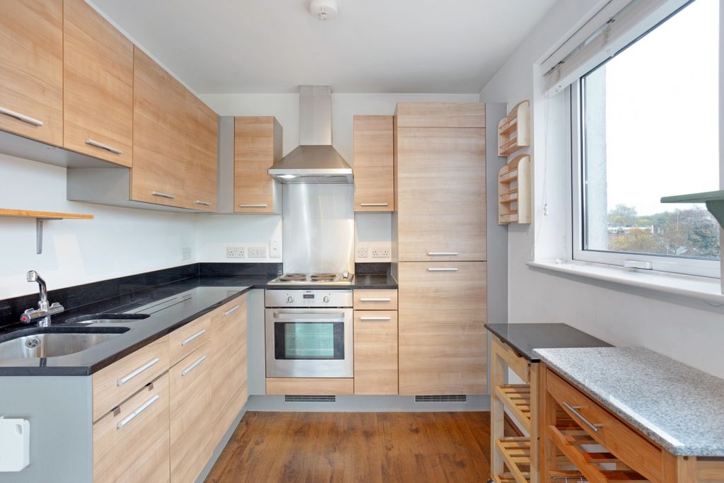 Property photo 3 of 17 Tarves Way