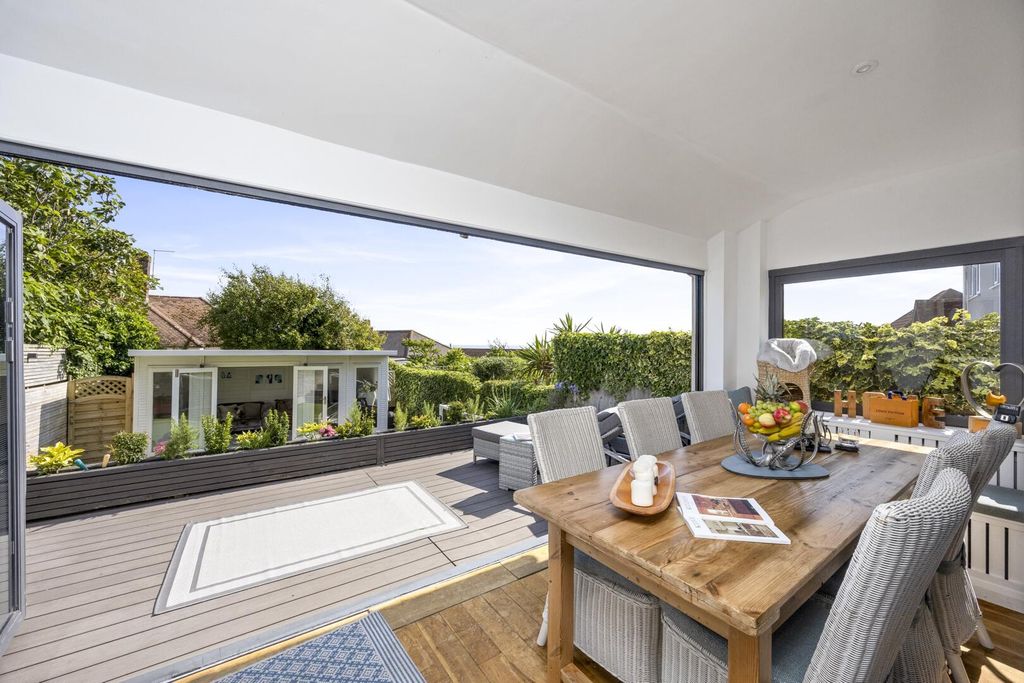 Property photo 2 of 17 Terrace / Patio