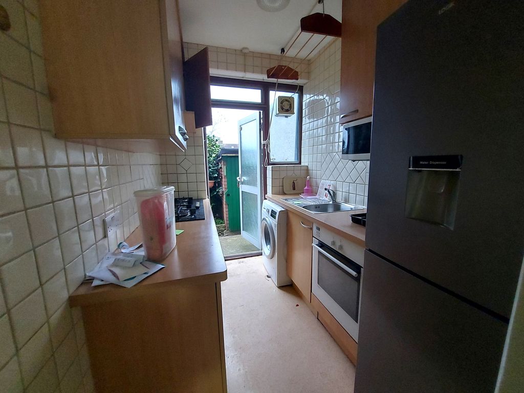 Property photo 1 of 9 Four Bedroom Terraced House