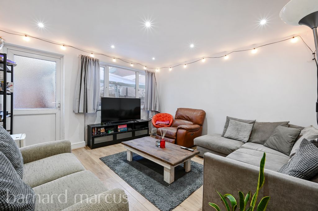 Property photo 1 of 8 Balcony