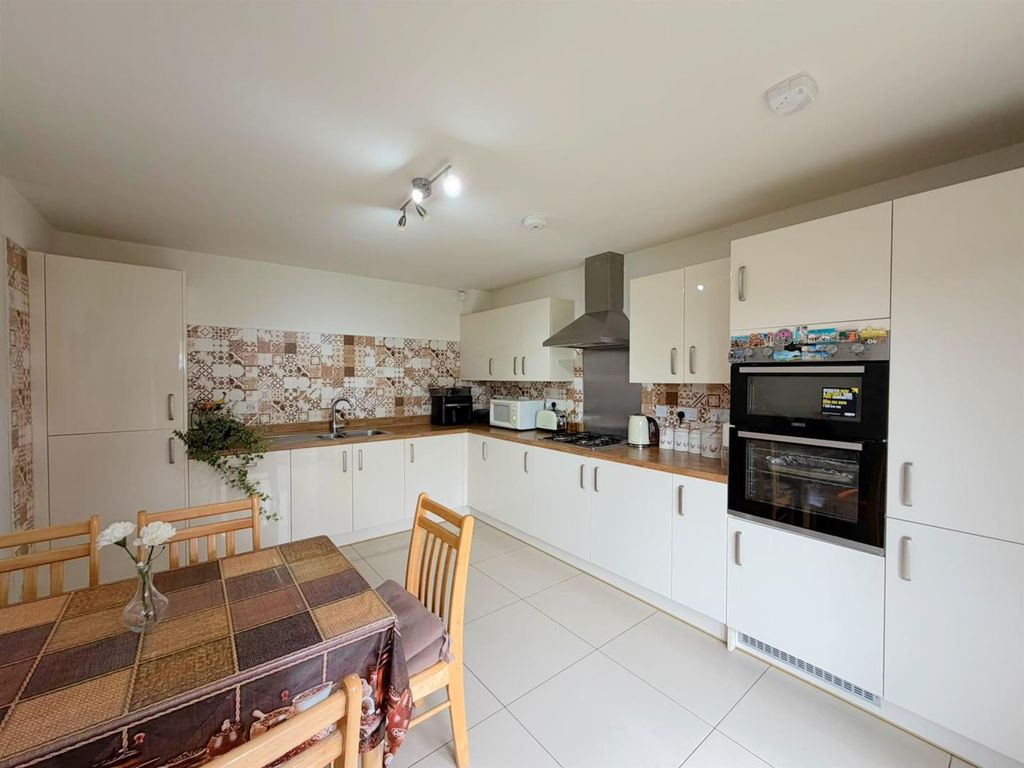 Property photo 3 of 15 Kitchen