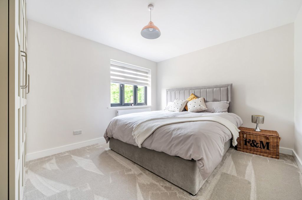 Property photo 3 of 19 1479586-10-6A3A4c...