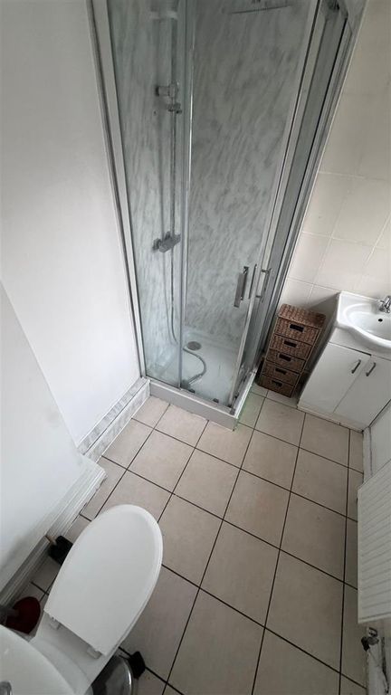 Property photo 1 of 20 Bathroom 1.0