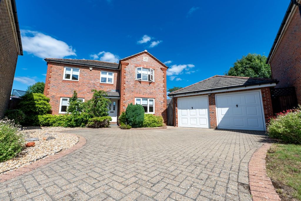 Property photo 1 of 28