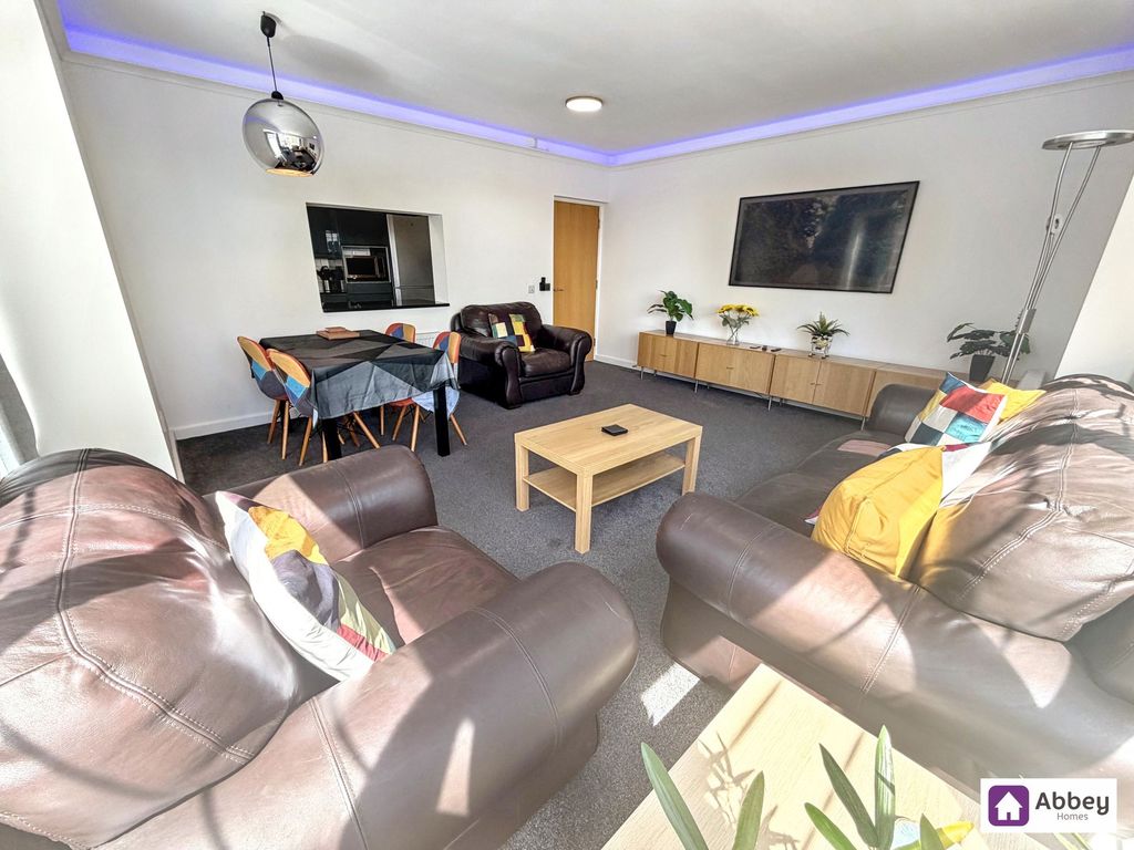 Property photo 2 of 15 Lounge/Diner