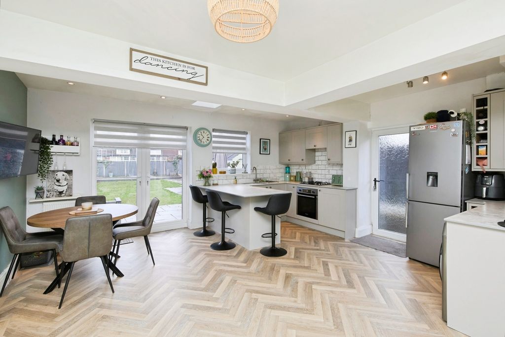 Property photo 3 of 20 Kitchen Diner.Jpg