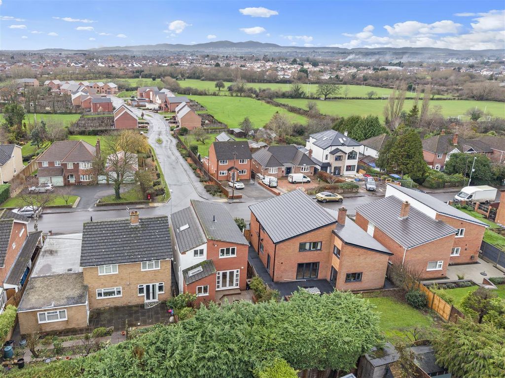 Property photo 1 of 24 143A Battenhall Rd-5.Jpg