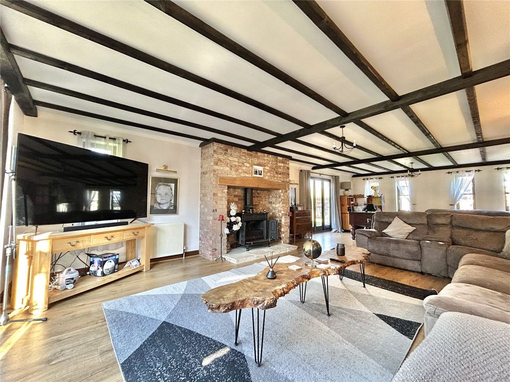 Property photo 3 of 32 Picture No. 02