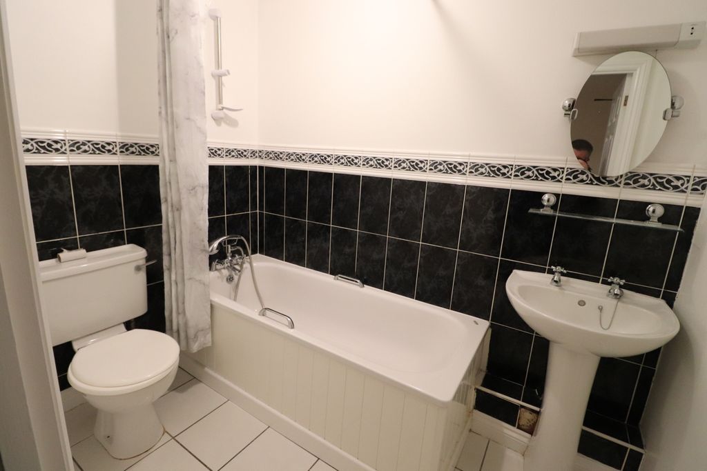 Property photo 3 of 11 Master Bathroom 3