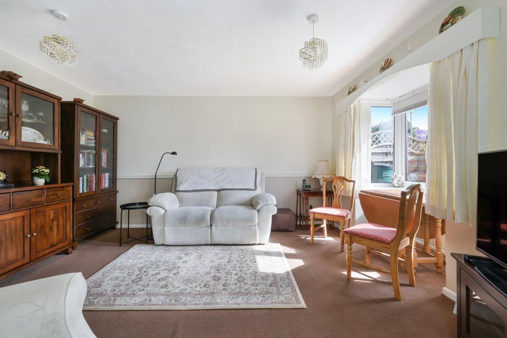 Property photo 2 of 15 Douglas Mews