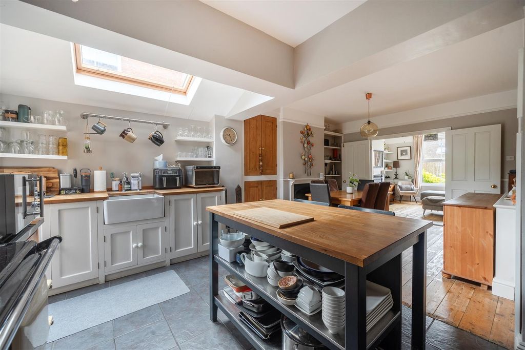 Property photo 3 of 24 1437956-21-69ce3432E1381.Jpg