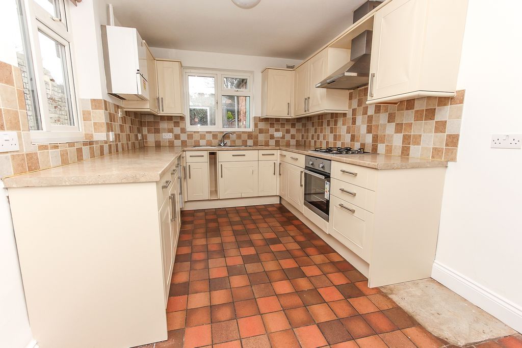 Property photo 2 of 9 Kitchen