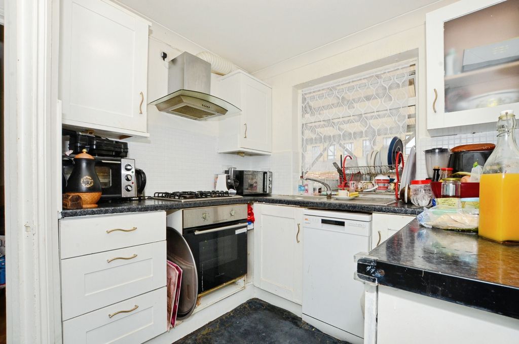 Property photo 2 of 15 Kitchen